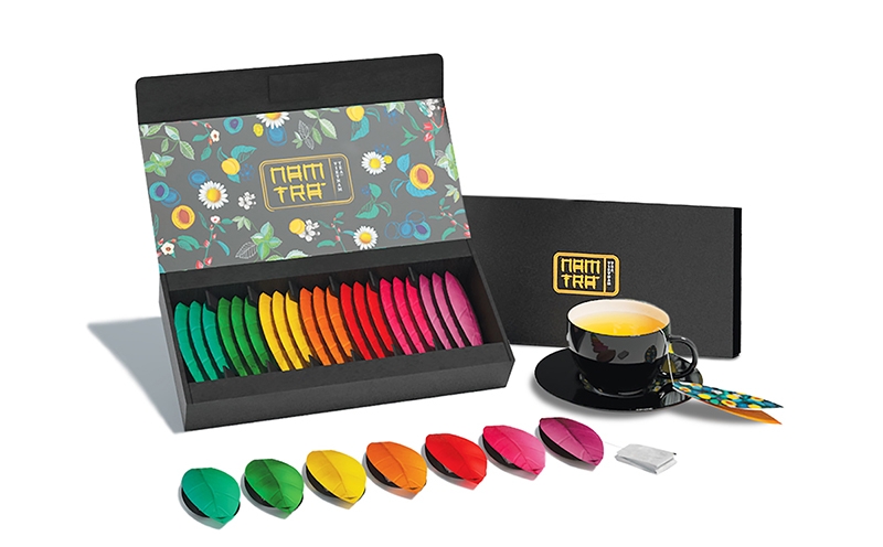 花茶包裝設(shè)計,產(chǎn)品共有杏仁,蓮花,雛菊,薄荷葉等花茶種類