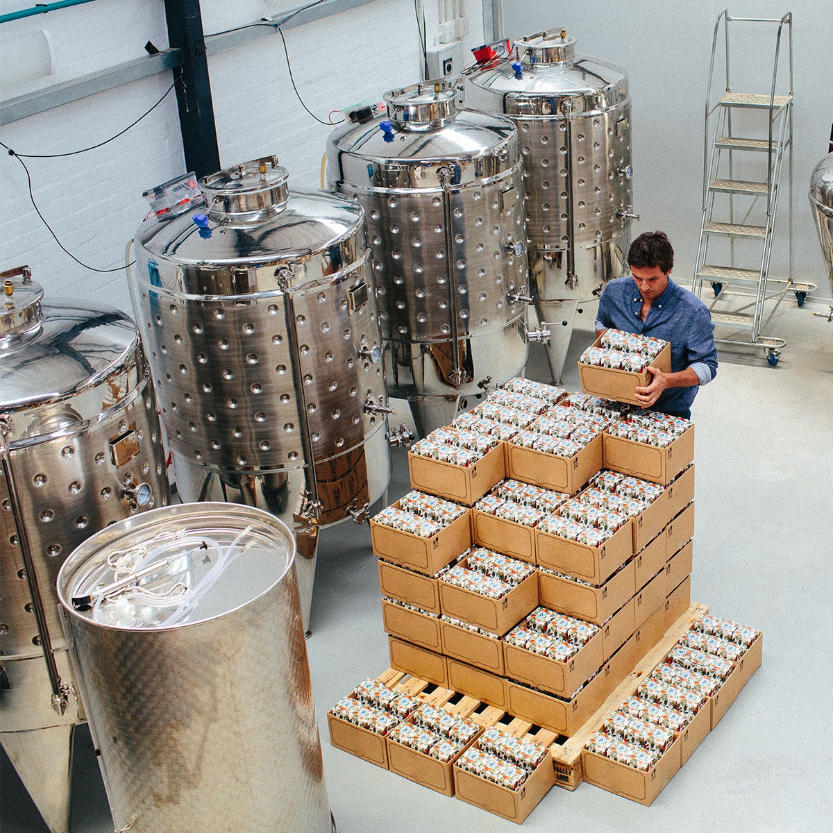 經典海角干燥風格，淡淡的柑橘味白酒包裝設計