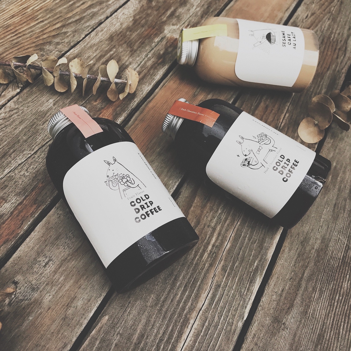 黑巧克力、水果風味、芝麻歐蕾三種不同的咖啡包裝設計