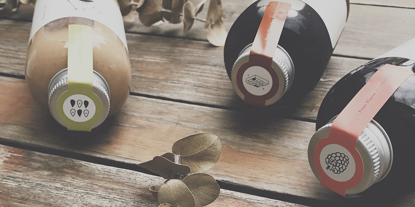 黑巧克力、水果風味、芝麻歐蕾三種不同的咖啡包裝設計