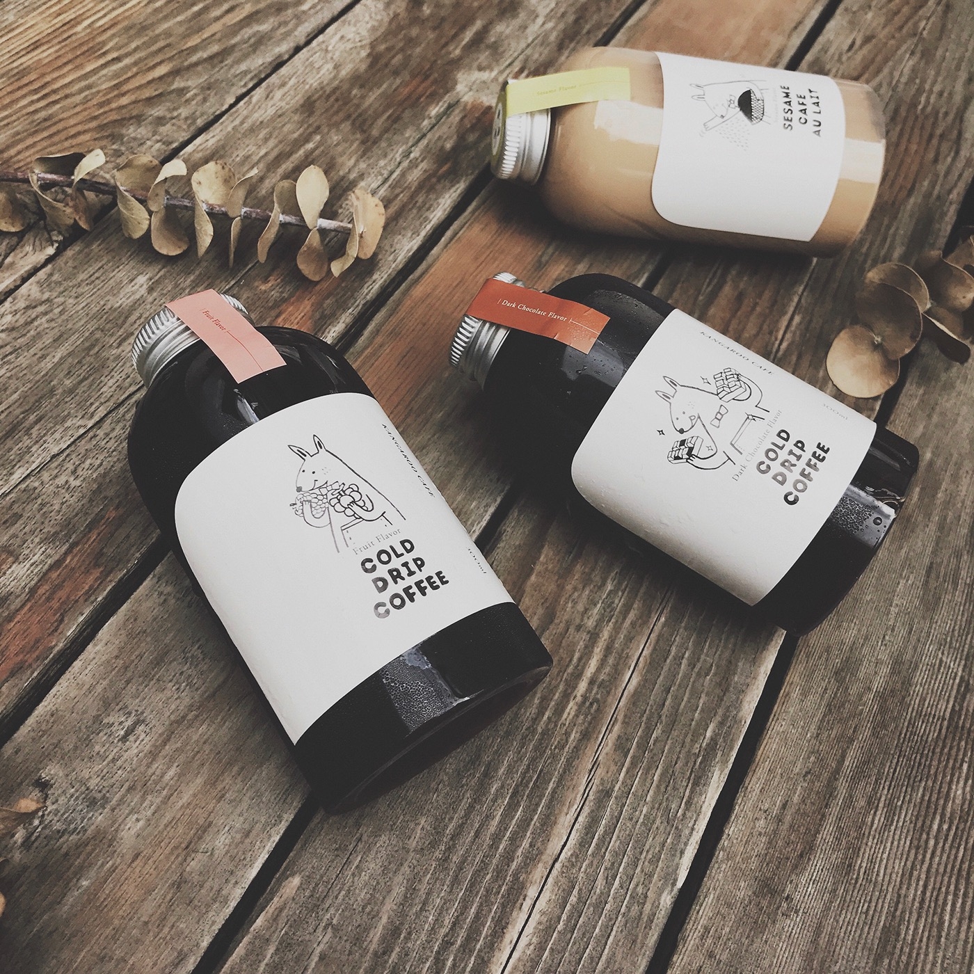 黑巧克力、水果風味、芝麻歐蕾三種不同的咖啡包裝設計