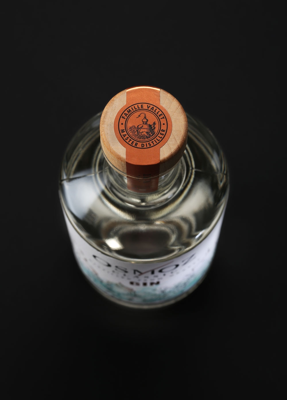 水彩素描式的杜松子酒包裝設計