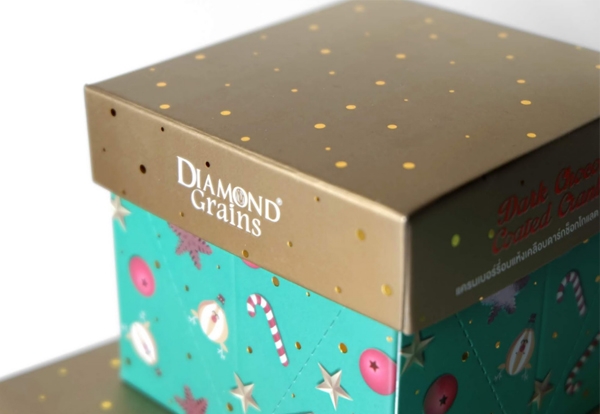 巧克力盒化身圣誕樹！包裝結構創意為顧客帶來的驚喜體驗